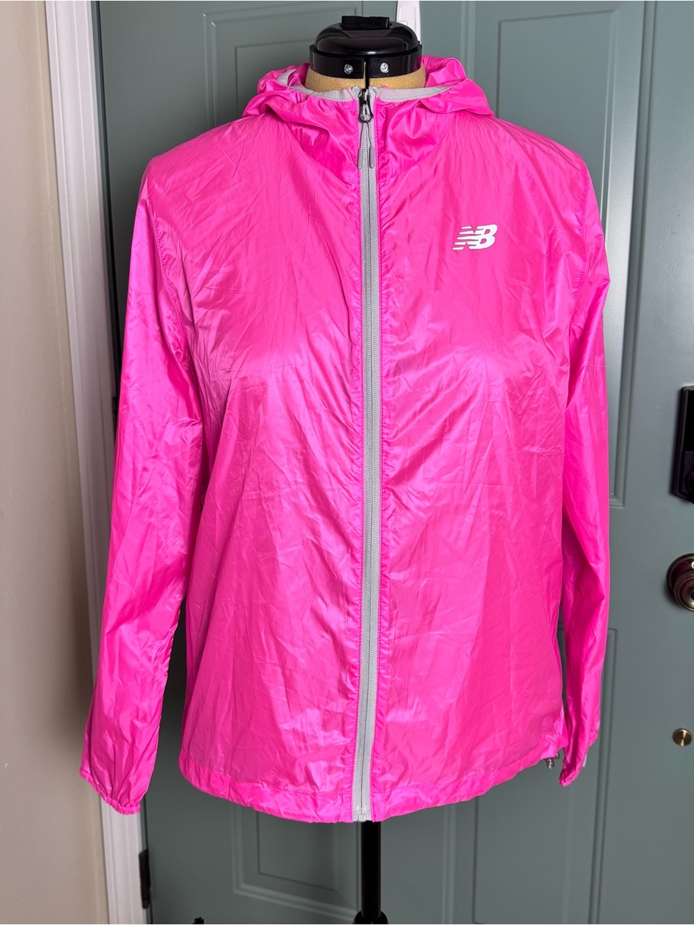 New Balance Women’s Pink Windbreaker Jacket Hooded Full Zip Lightweight Running